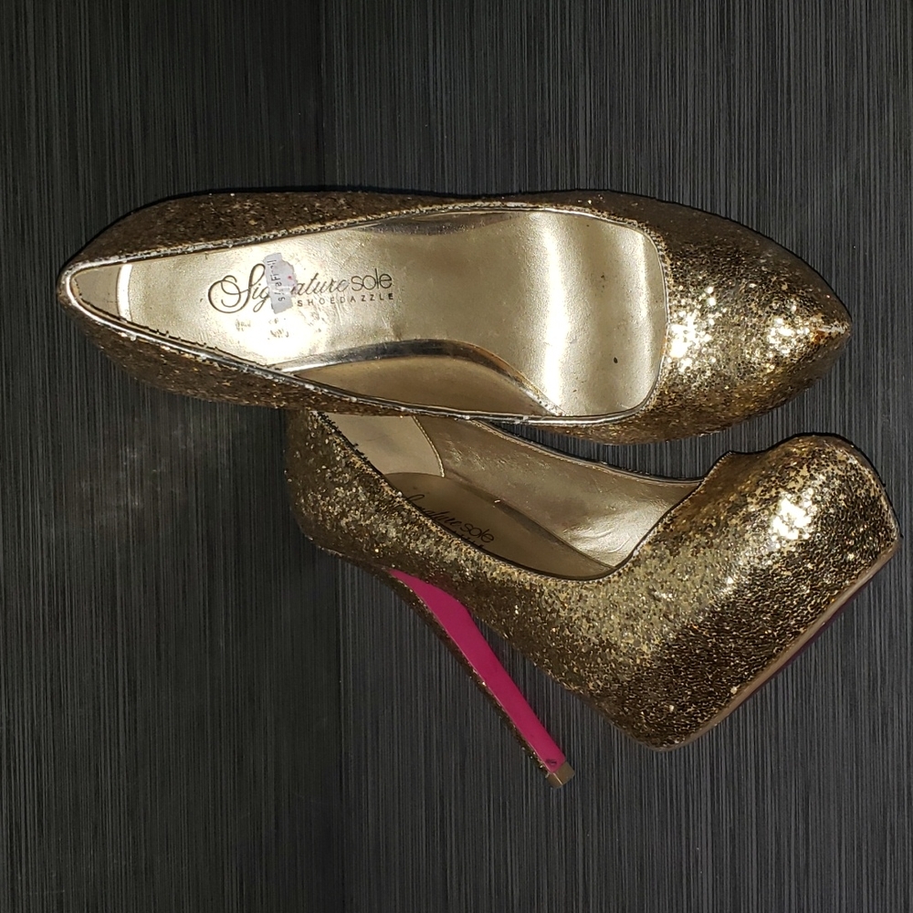 Signature Sole by ShoeDazzle Glittery Gold Heels Stripper Shoes Size- 6.5